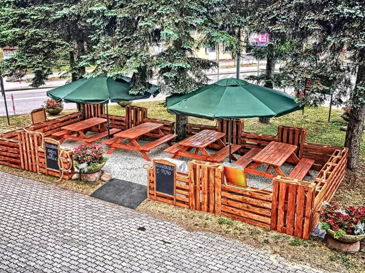 "Aleksandrowka" Restauracja I Noclegi Horyniec Buitenkant foto