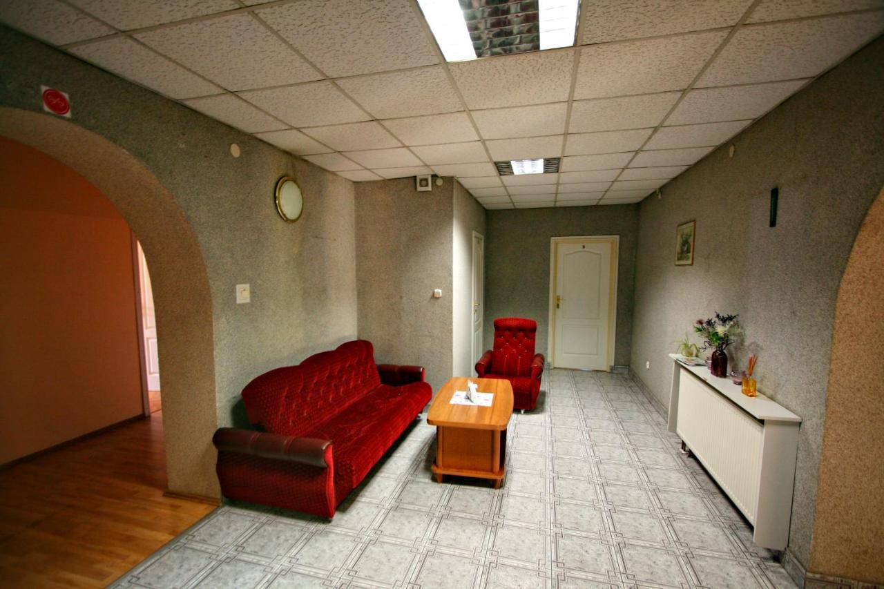 "Aleksandrowka" Restauracja I Noclegi Horyniec Buitenkant foto